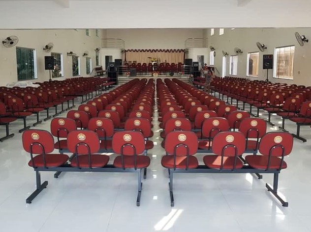 Escolha a cadeira longarina para a sua igreja