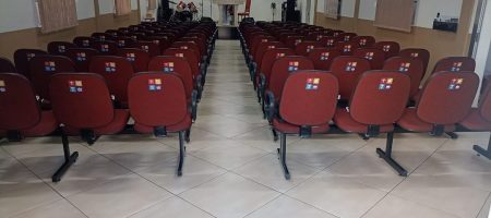 Cadeiras para igreja, como escolher a cor ideal?